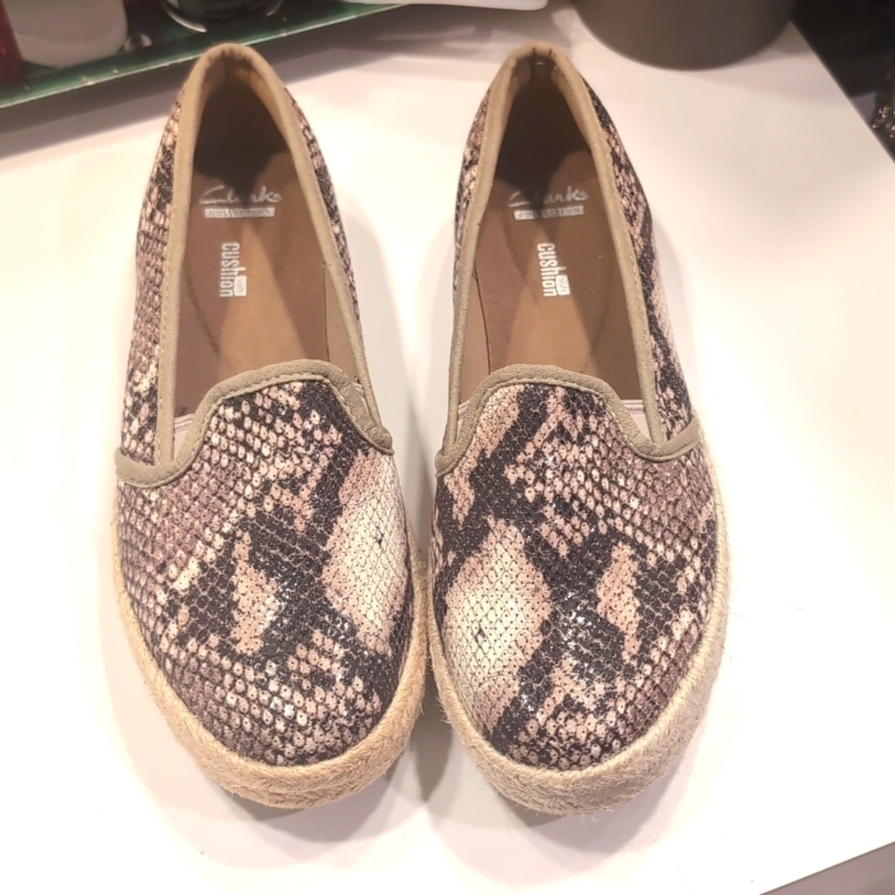 Clarks collection soft cushion Azella Snake Espadrille Flats size 7M